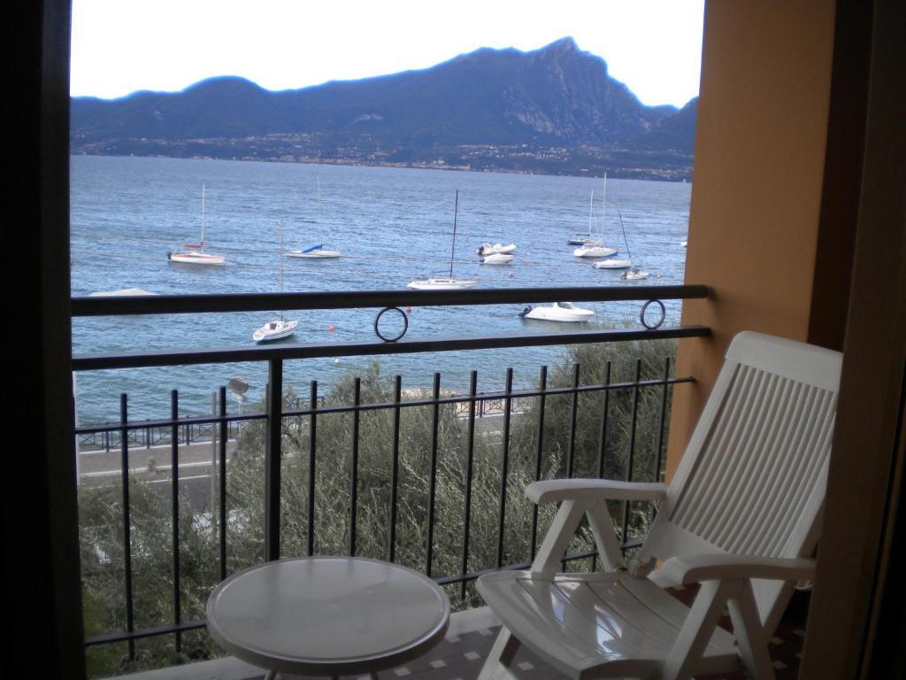 Hotel Garden Torri Del Benaco Buitenkant foto