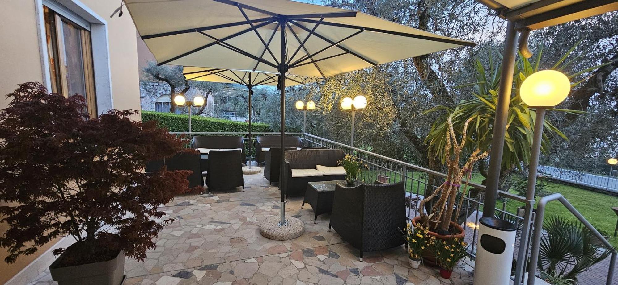 Hotel Garden Torri Del Benaco Buitenkant foto
