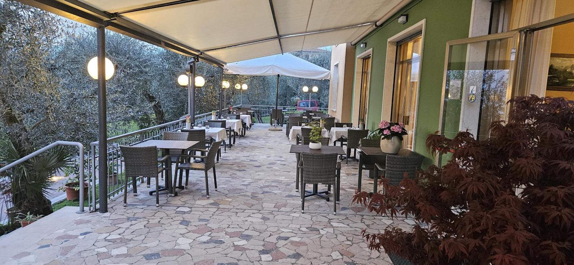 Hotel Garden Torri Del Benaco Buitenkant foto