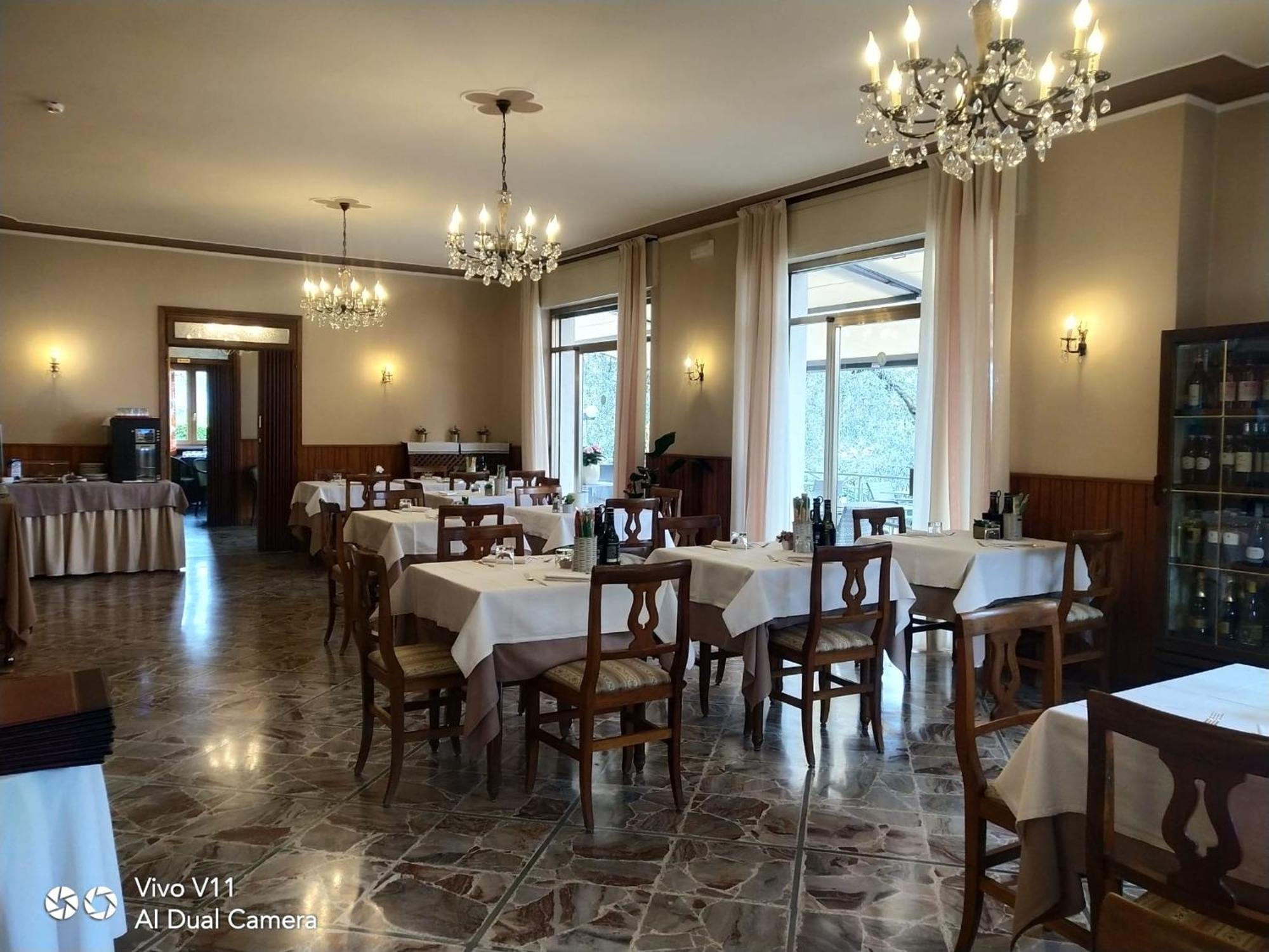 Hotel Garden Torri Del Benaco Buitenkant foto
