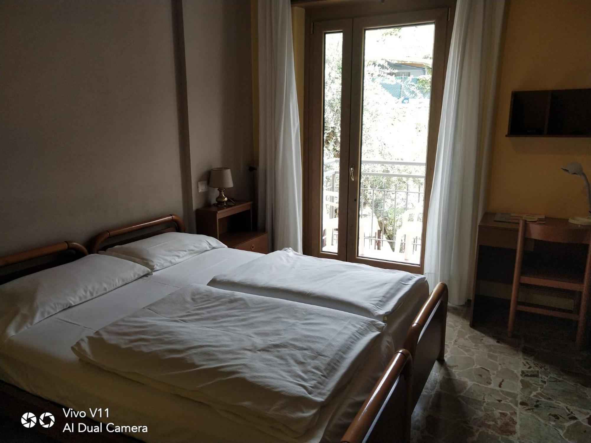 Hotel Garden Torri Del Benaco Buitenkant foto