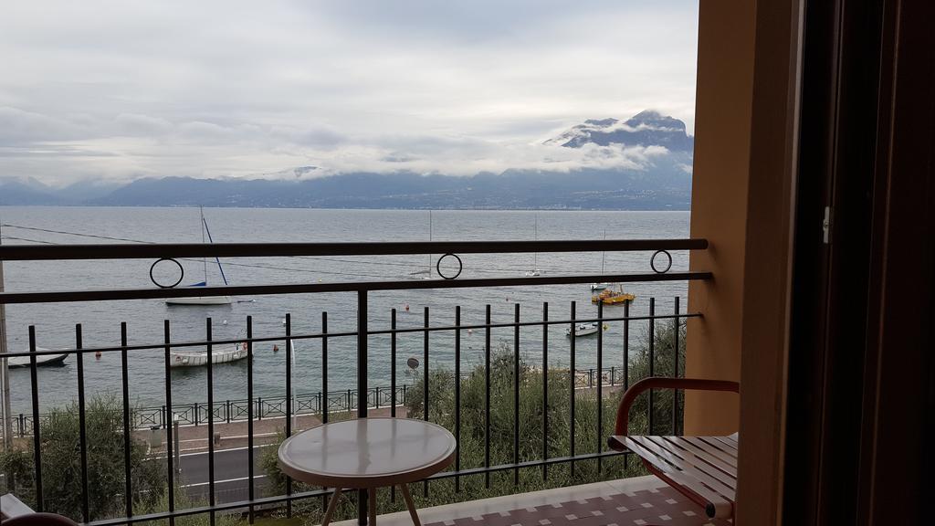 Hotel Garden Torri Del Benaco Buitenkant foto