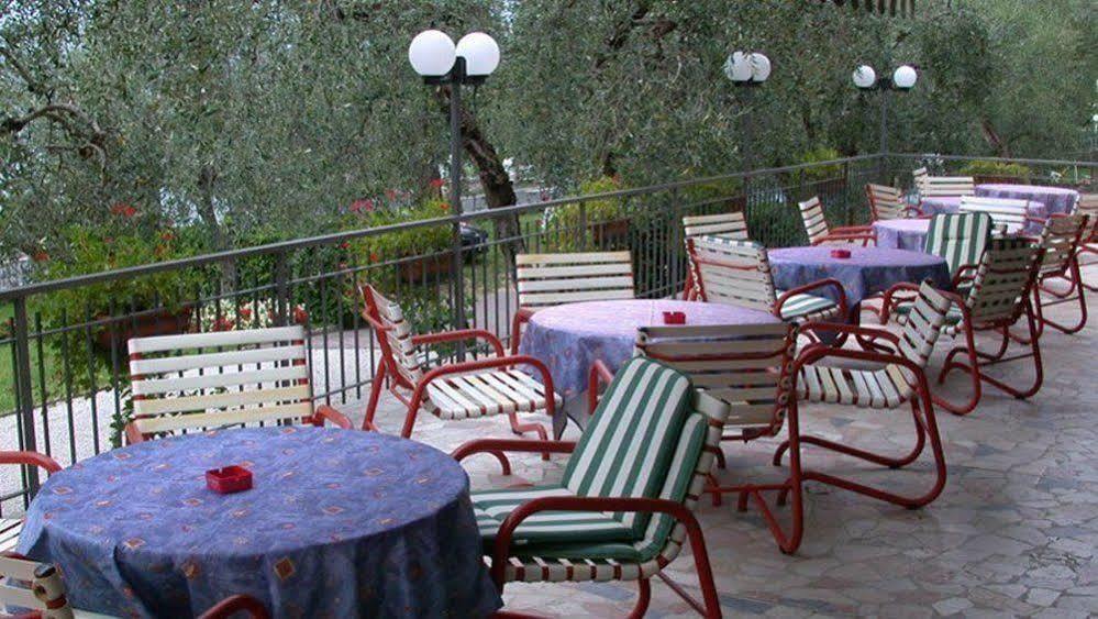 Hotel Garden Torri Del Benaco Buitenkant foto